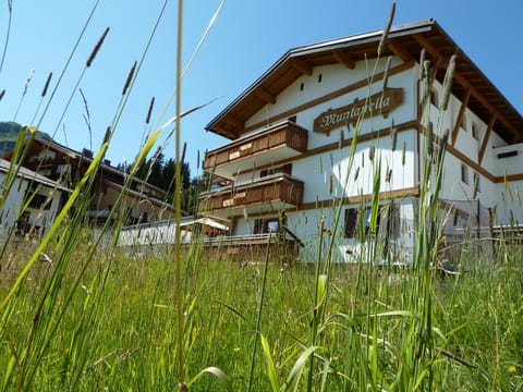 Muntanella Bed and Breakfast in Lech