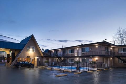 University Inn and Suites Eugene Motel in Eugene