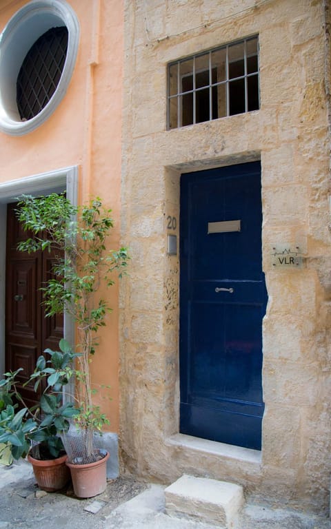 Property building, Facade/entrance