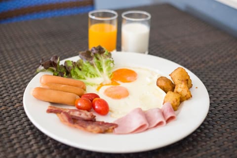 Restaurant/places to eat, Day, On site, Breakfast, American breakfast, Drinks, Non alcoholic drinks