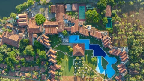 Property building, Bird's eye view, Swimming pool