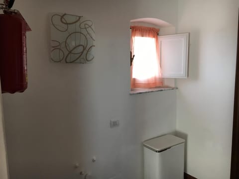 Montemarcello room and bathroom Condo in Ameglia