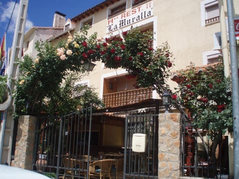 Hostal Restaurante La Muralla Bed and Breakfast in La Mancha