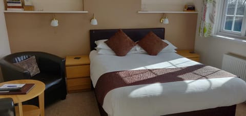 Penryn Guest House, ensuite rooms, free parking and free wifi Alojamiento y desayuno in Stratford-upon-Avon