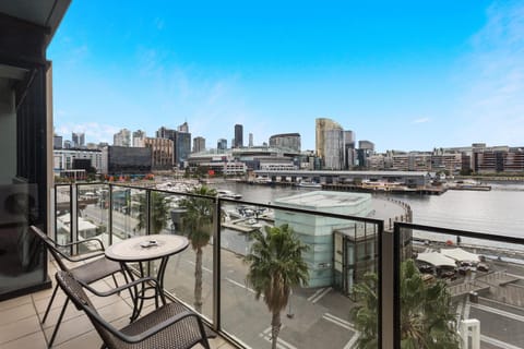 Docklands Private Collection - NEWQUAY Apartahotel in Melbourne