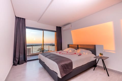 Bed, Balcony/Terrace, Bedroom, Sea view, Sunset