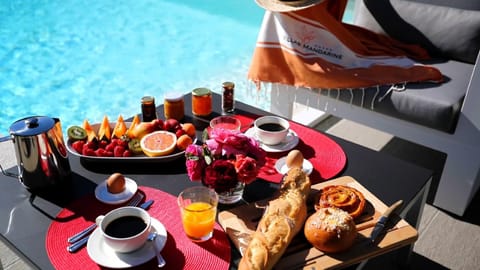 Balcony/Terrace, Dining area, Swimming pool, Swimming pool, Breakfast, Continental breakfast, Non alcoholic drinks