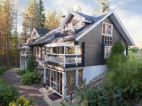 Property building, Facade/entrance, Day, Natural landscape, Garden, Garden view