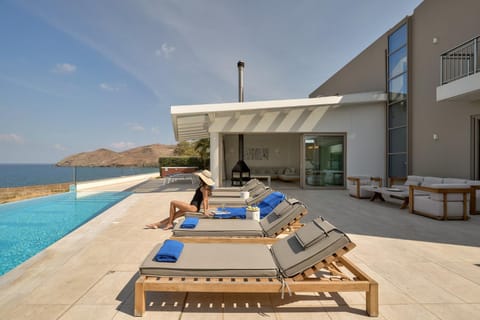 Property building, Patio, Day, Natural landscape, Mountain view, Pool view, Sea view, Swimming pool, sunbed