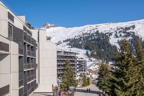 Property building, Facade/entrance, Day, Natural landscape, Winter, Skiing, Mountain view