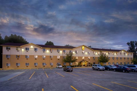 Super 8 by Wyndham Cromwell/Middletown Hotel in Middletown