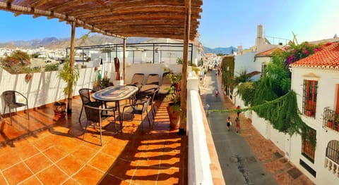 Summer, BBQ facilities, Balcony/Terrace, Dining area, City view, Garden view, Mountain view, Pool view, Quiet street view