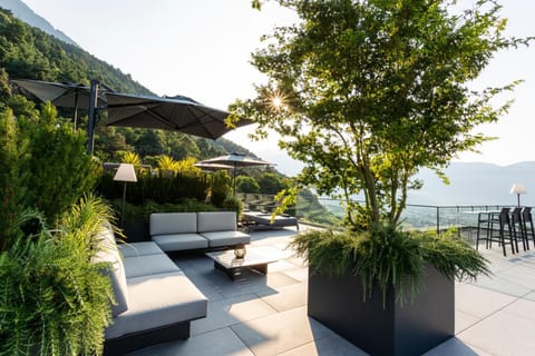 Natural landscape, View (from property/room), Balcony/Terrace, Seating area, Mountain view