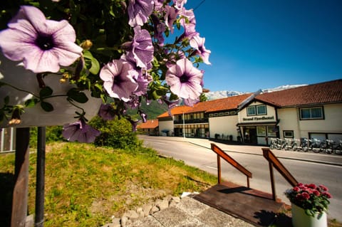 Property building, Facade/entrance, Garden