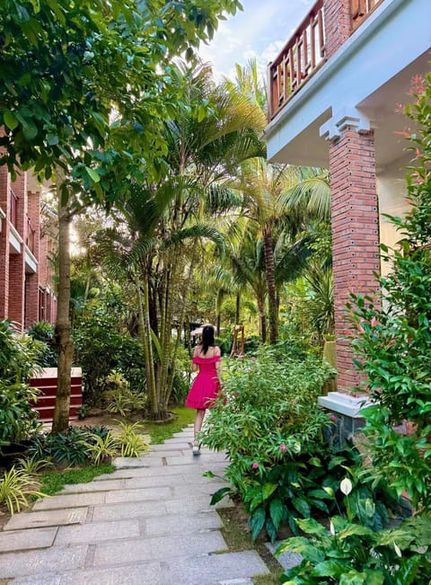 Property building, People, Natural landscape, Garden, Garden view