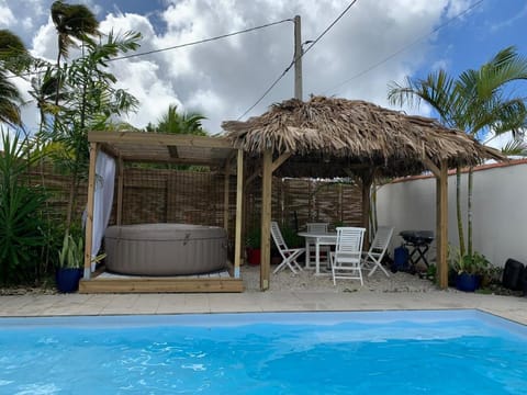 Gite Corossol Martinique piscine privée, Haus in Sainte-Luce