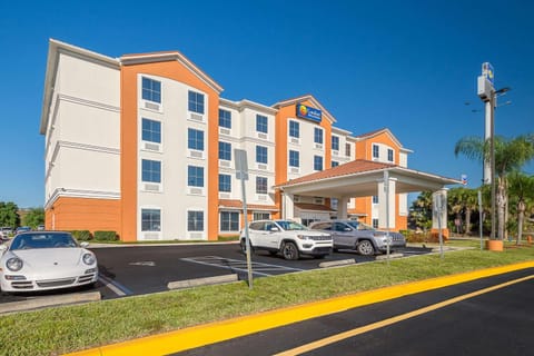 Comfort Inn & Suites Maingate South Hotel in Four Corners