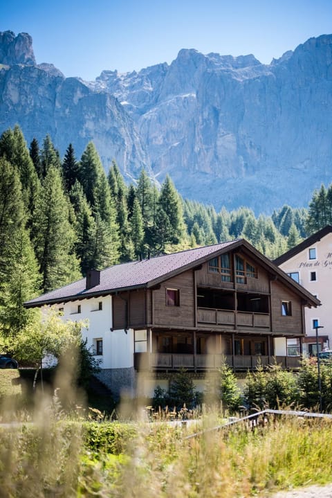 Property building, Summer, Hiking, Mountain view