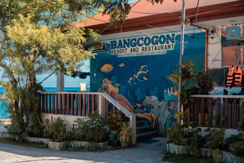 Island Front - Bangcogon Resort and Restaurant Alojamiento y desayuno in Oslob