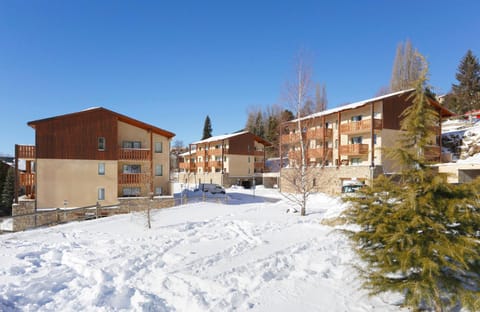 Property building, Facade/entrance, Skiing