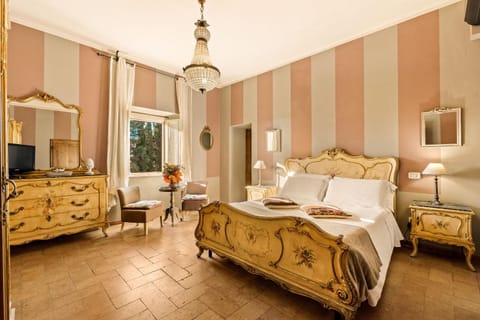 TV and multimedia, Photo of the whole room, Bedroom