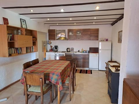 Coffee/tea facilities, Kitchen or kitchenette, Kitchen or kitchenette, Dining area, dishwasher