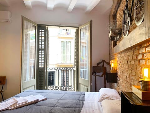 Hostal Portugal Bed and Breakfast in Barcelona