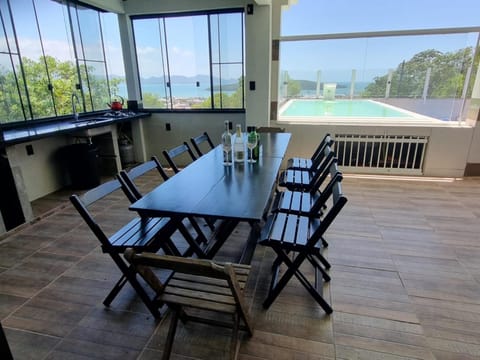 CASA COM PISCINA e VISTA PARA O MAR - Porto Belo-SC Bombinhas-SC House in Porto Belo