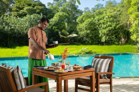 Garden, Food and drinks, Food, Pool view, Swimming pool, Breakfast