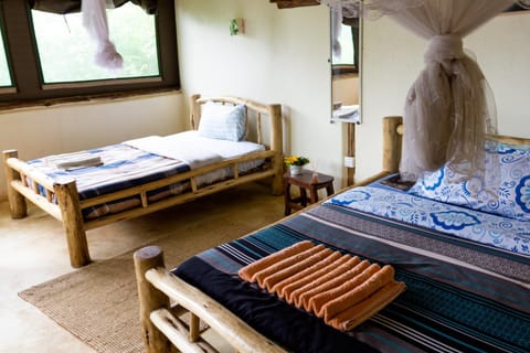 Karungi Camp Lodge nature in Uganda