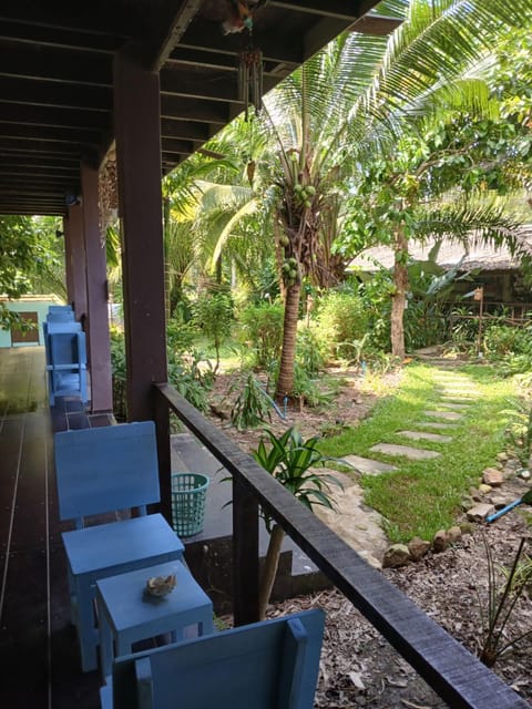 Happy Days Guest House Bed and Breakfast in Trat Changwat