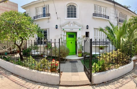 Property building, Facade/entrance, Day, Garden, Garden view