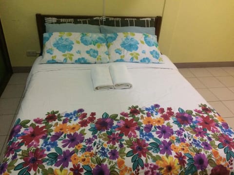 Leons Den is a long term accomodation of atleast 1 month stay Condo in Pasig