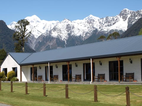 Facade/entrance, Bird's eye view, Mountain view