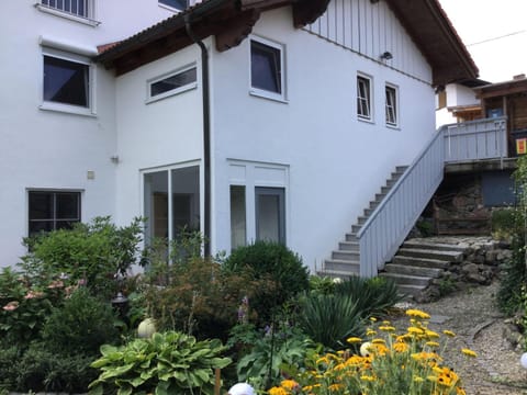 Ferienwohnung-Holzer-Feng-Shui Apartment in Tyrol