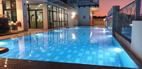 Swimming pool