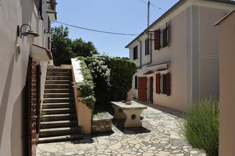 Patio, Garden, Balcony/Terrace