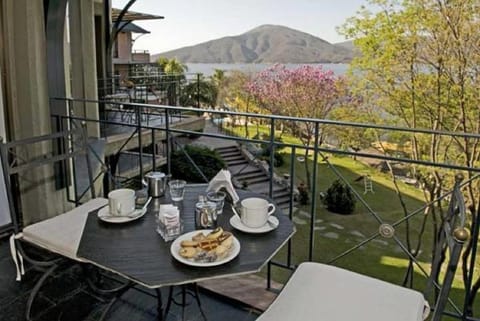 Balcony/Terrace, Food, Mountain view