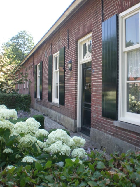 Property building, Facade/entrance, Garden