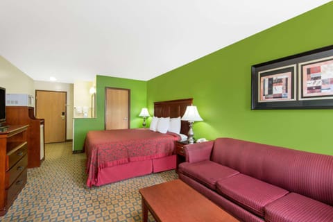 Days Inn & Suites by Wyndham Wichita Hotel in Wichita