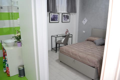 TIBUR STAR Guest House Bed and Breakfast in Rome