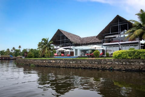 StayVista at The Rain - River Villa with Infinity Pool Resort in Alappuzha