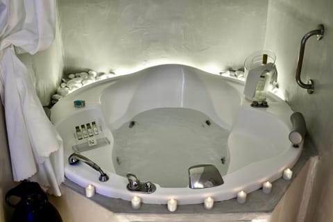 Hot Tub, Bathroom, Spa and wellness centre/facilities