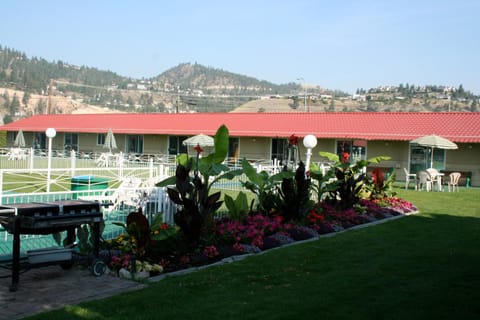 Okanagan Seasons Resort Hotel in Kelowna