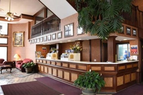 Hamilton Inn Select Beachfront Hotel in Mackinaw City