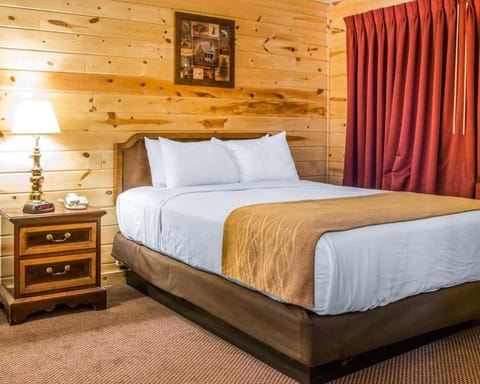 Cabins of Mackinac & Lodge Hotel in Mackinaw City