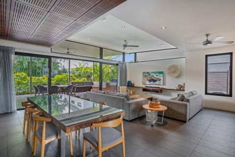 TV and multimedia, Living room, Dining area