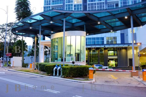 Facade/entrance, View (from property/room), Lobby or reception, Street view, Area and facilities, Quiet street view