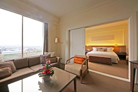 Bed, View (from property/room), Photo of the whole room, Seating area, Bedroom, City view