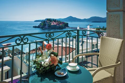 Patio, Nearby landmark, Day, Natural landscape, View (from property/room), Balcony/Terrace, Food and drinks, Seating area, Dining area, Mountain view, Sea view